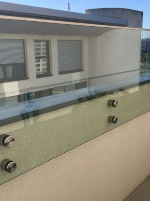 Réhausse de balcon en verre